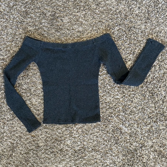 Off the shoulder top - Picture 1 of 3